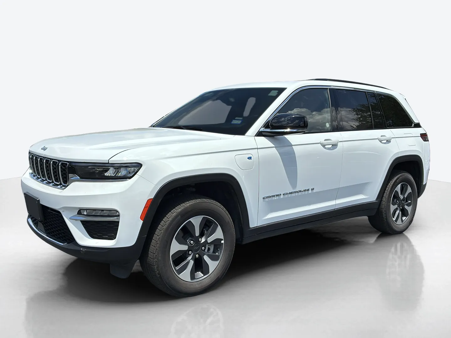 2025 Jeep Grand Cherokee 4xe — image 1 of 7
