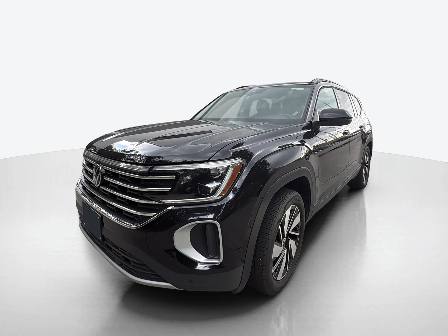2025 Volkswagen Atlas — image 1 of 8