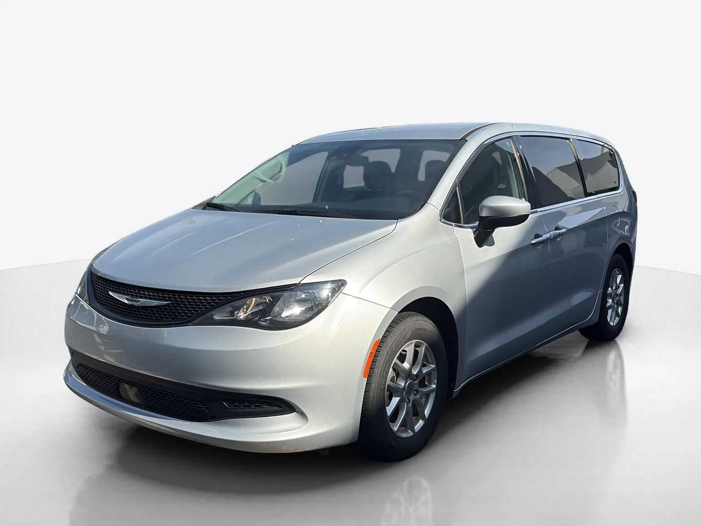 2023 Chrysler Voyager — image 1 of 8