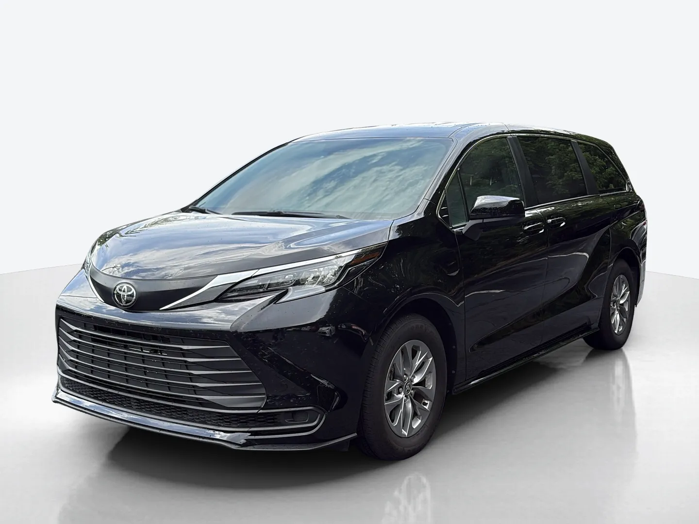 2026 Toyota Sienna — image 1 of 8