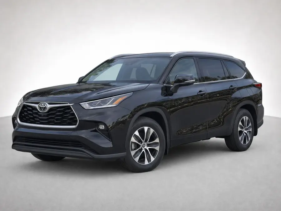 2026 Toyota Highlander — image 1 of 8