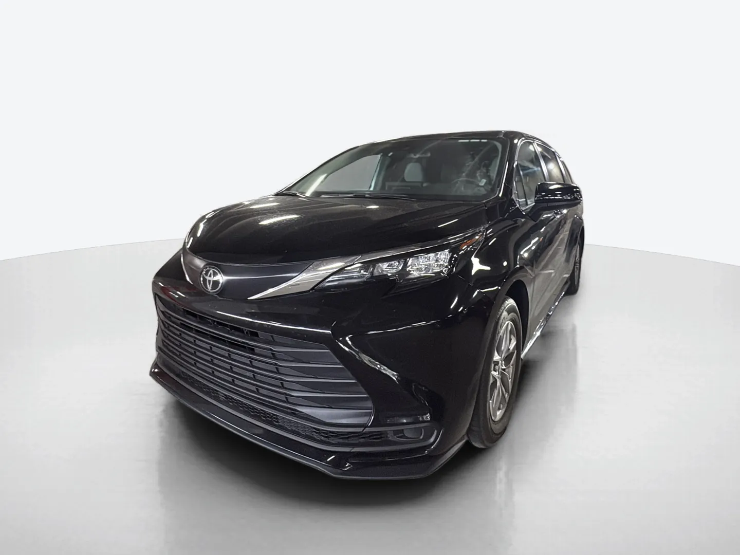 2026 Toyota Sienna — image 1 of 8