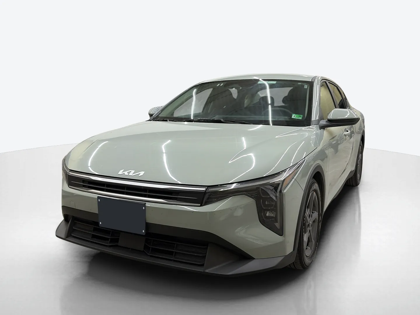2025 Kia K4 — image 1 of 8