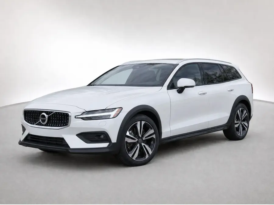 2025 Volvo V60 Cross Country — image 1 of 9