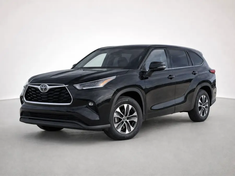 2026 Toyota Highlander — image 1 of 9
