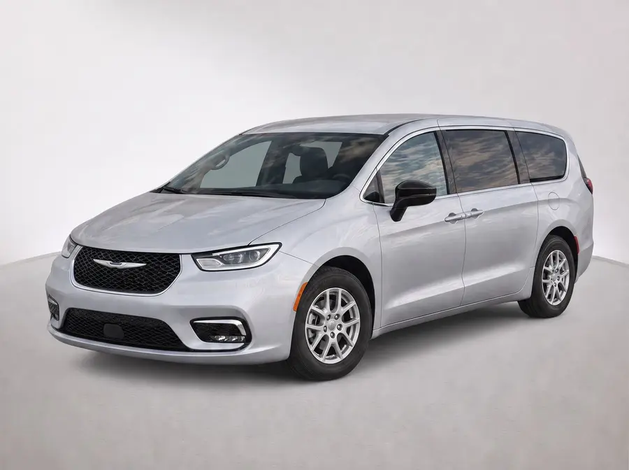 2026 Chrysler Pacifica — image 1 of 9