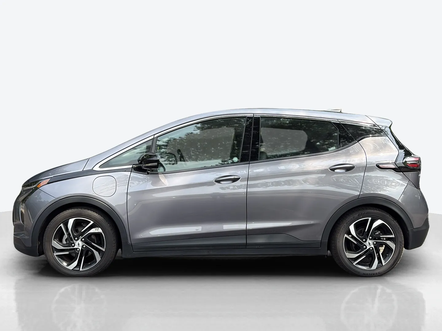 2023 Chevrolet Bolt EV — image 1 of 9
