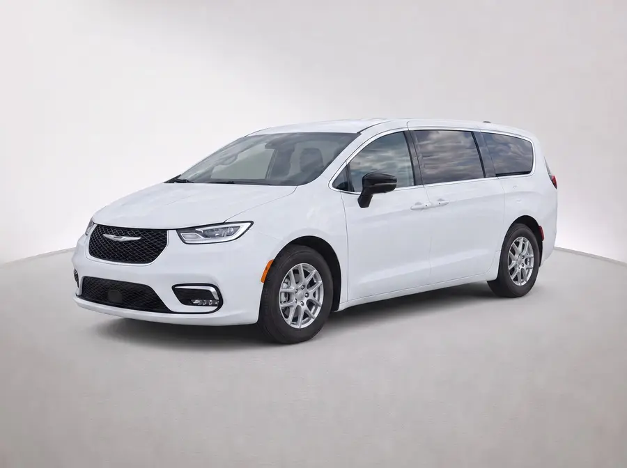 2026 Chrysler Pacifica — image 1 of 9