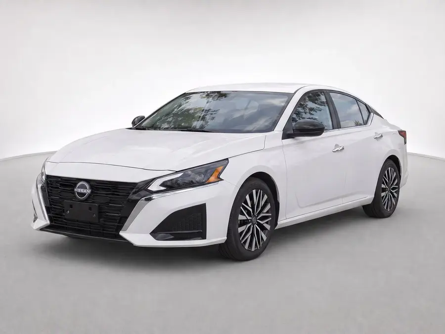 2025 Nissan Altima — image 1 of 9