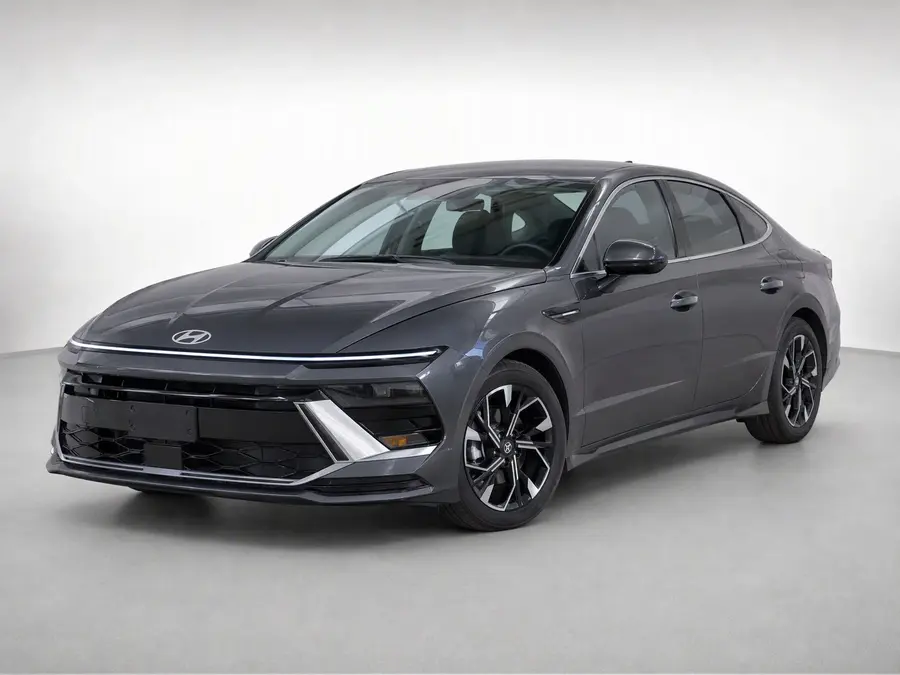 2025 Hyundai Sonata — image 1 of 9