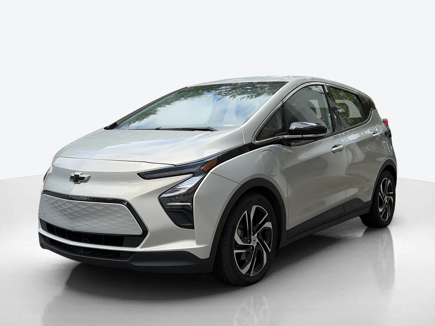 2023 Chevrolet Bolt EV — image 1 of 8