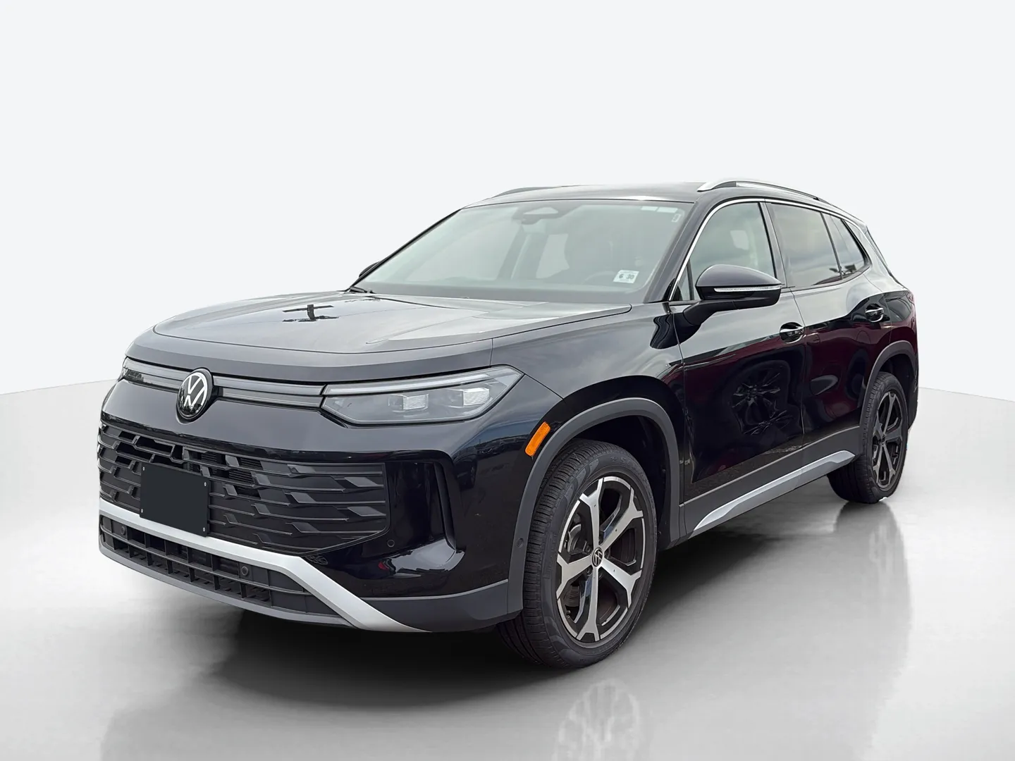 2026 Volkswagen Tiguan — image 1 of 8