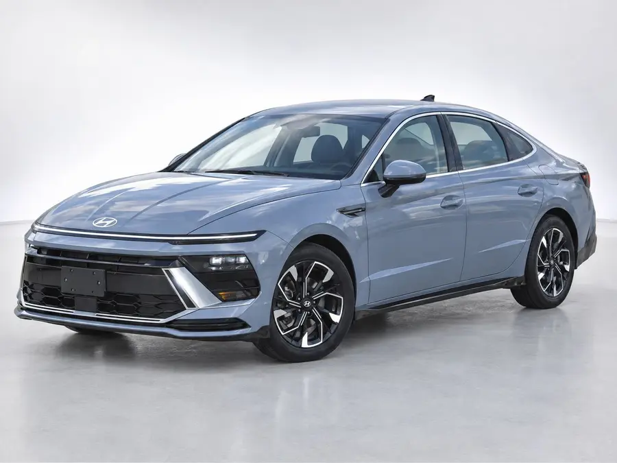 2025 Hyundai Sonata — image 1 of 5