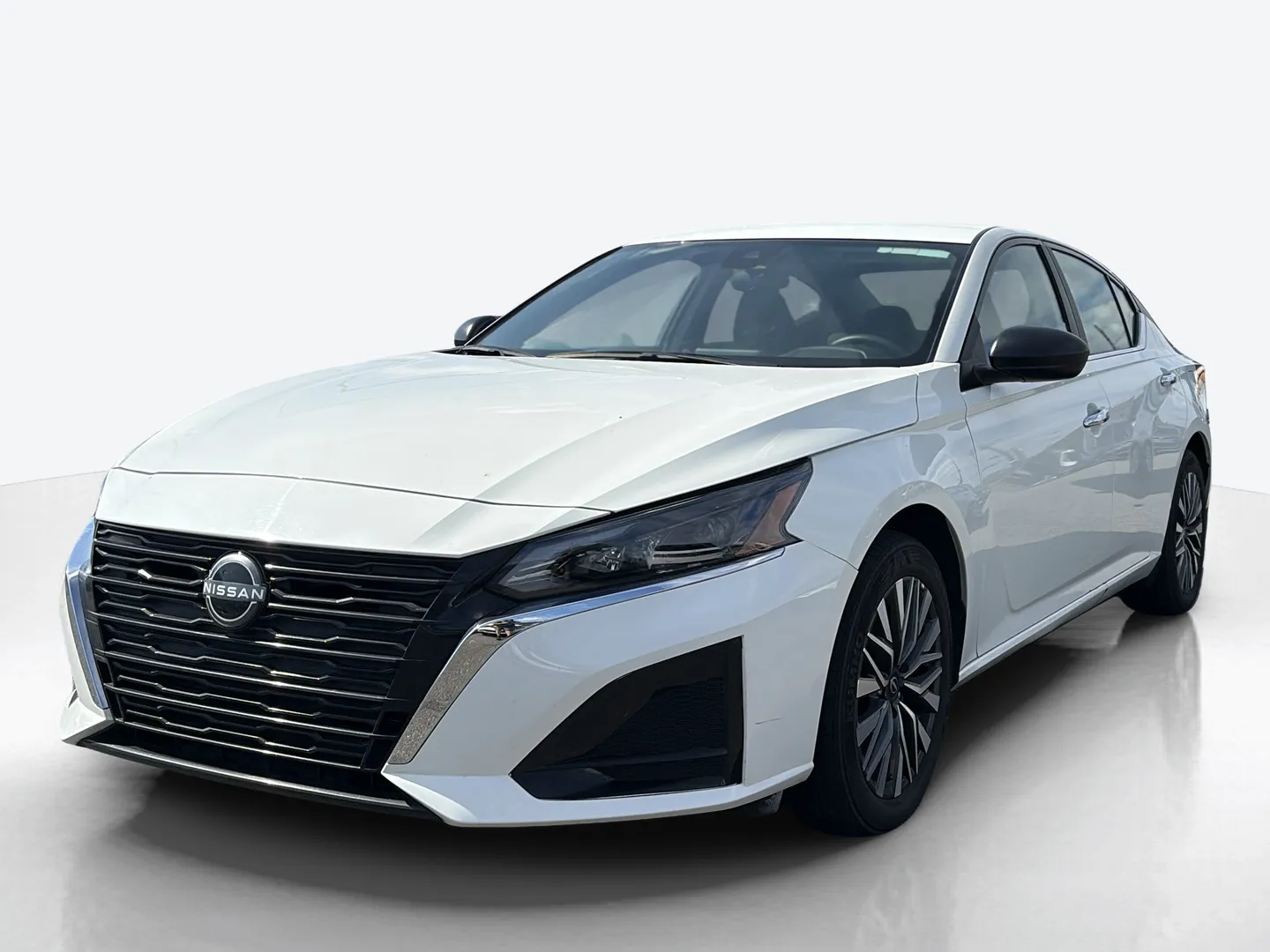 2025 Nissan Altima — image 1 of 8