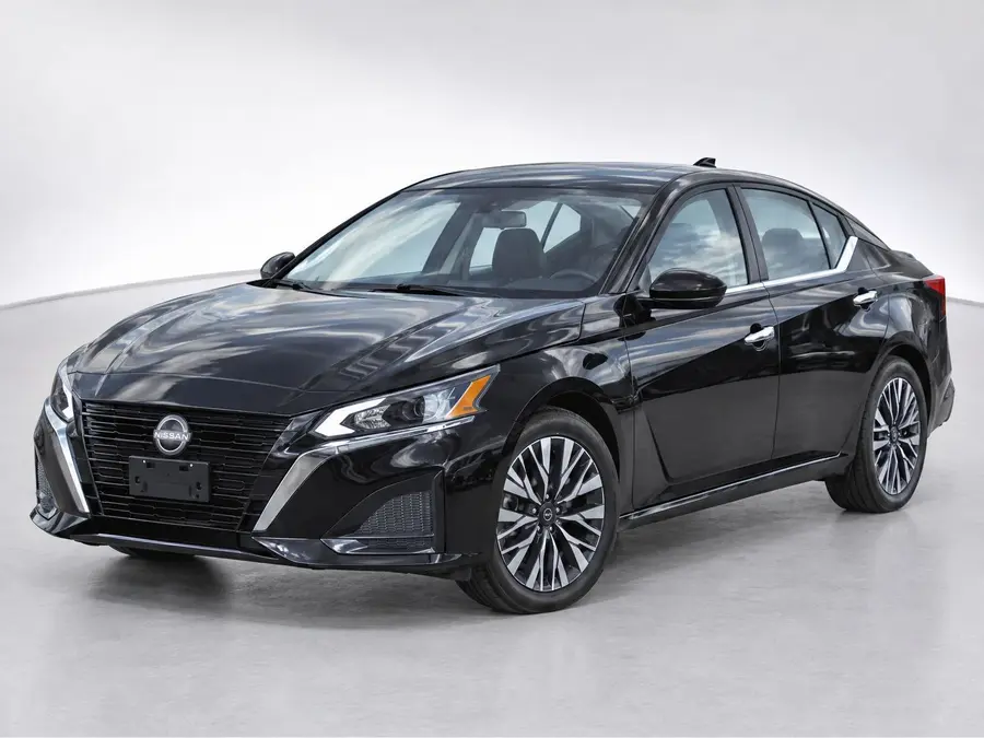 2025 Nissan Altima — image 1 of 9