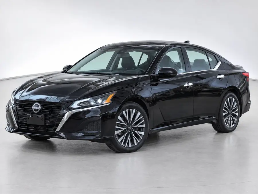 2025 Nissan Altima — image 1 of 9