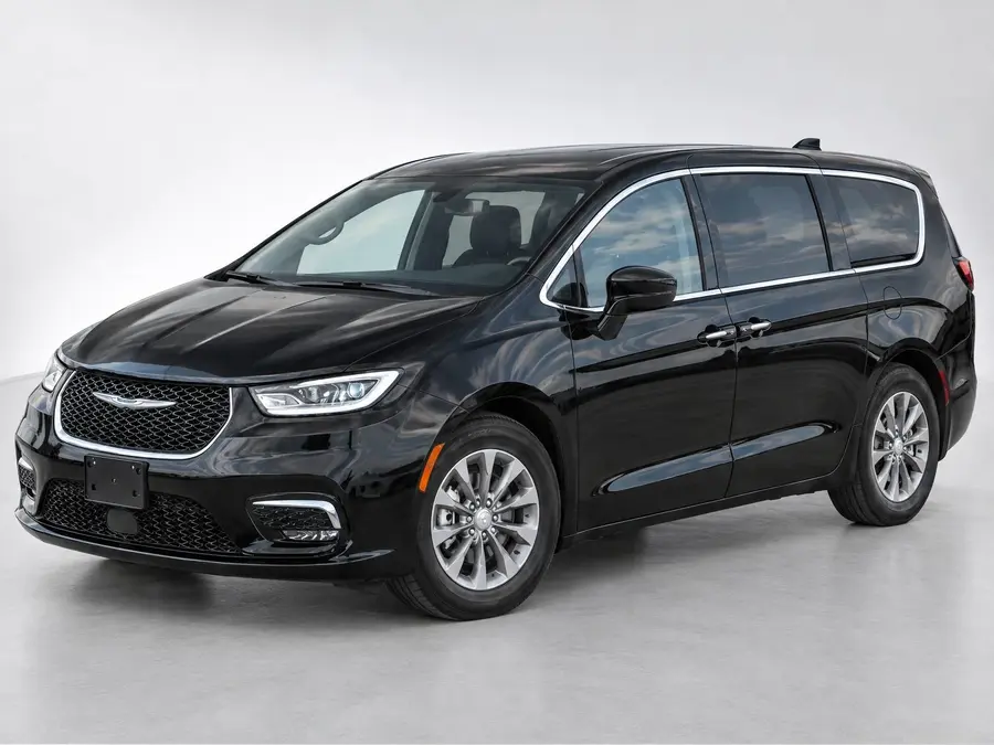 2026 Chrysler Pacifica — image 1 of 9