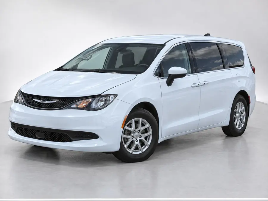 2023 Chrysler Voyager — image 1 of 9