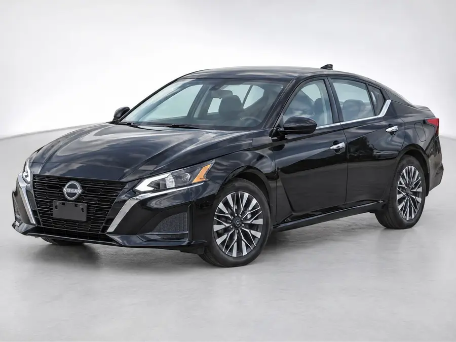 2025 Nissan Altima — image 1 of 9