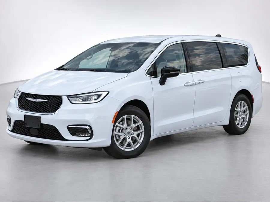 2026 Chrysler Pacifica — image 1 of 9