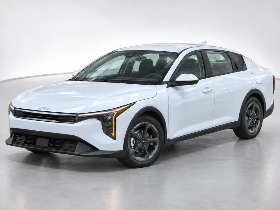 2025 Kia K4 — image 1 of 9