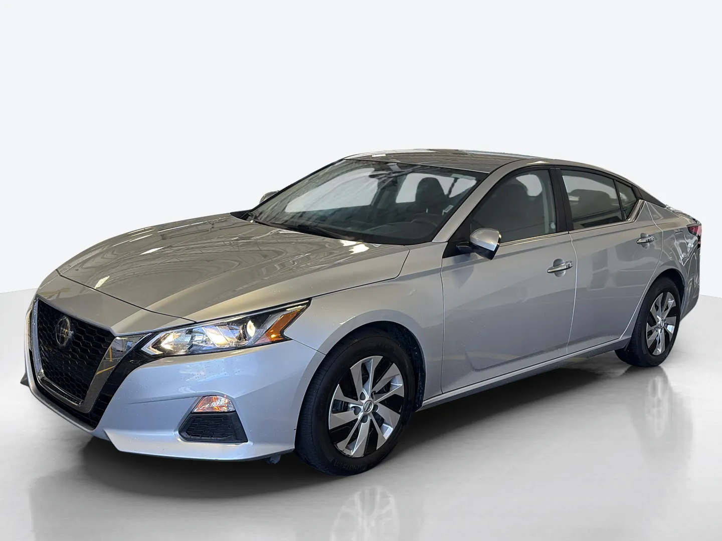 2021 Nissan Altima — image 1 of 4