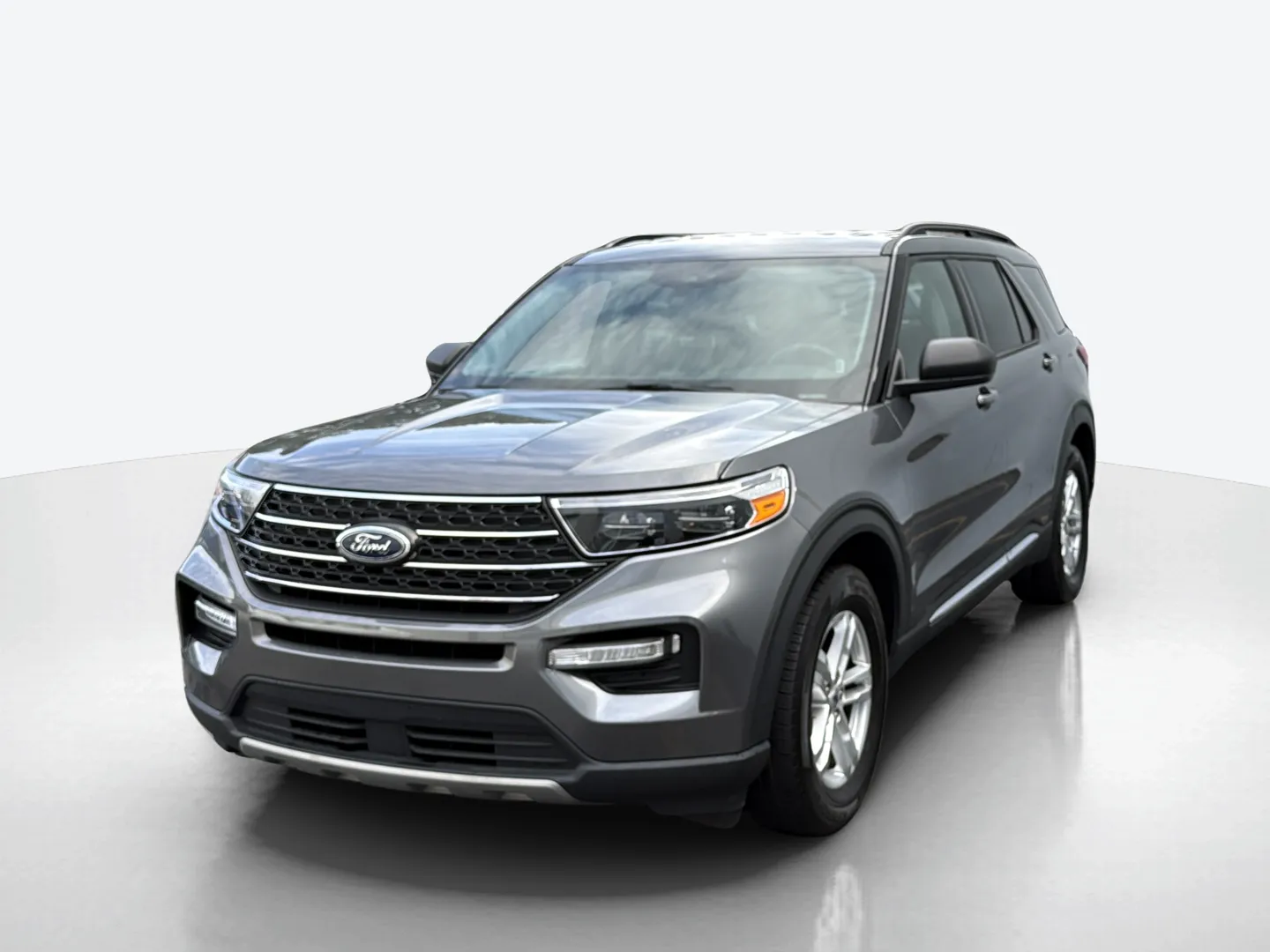 2022 Ford Explorer — image 1 of 8